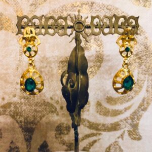 Pendientes plata dorada y pedrería esmeralda